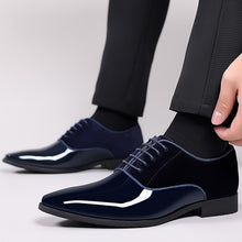 Load image into Gallery viewer, Men&#39;s Sleek Business Casual Shoes
