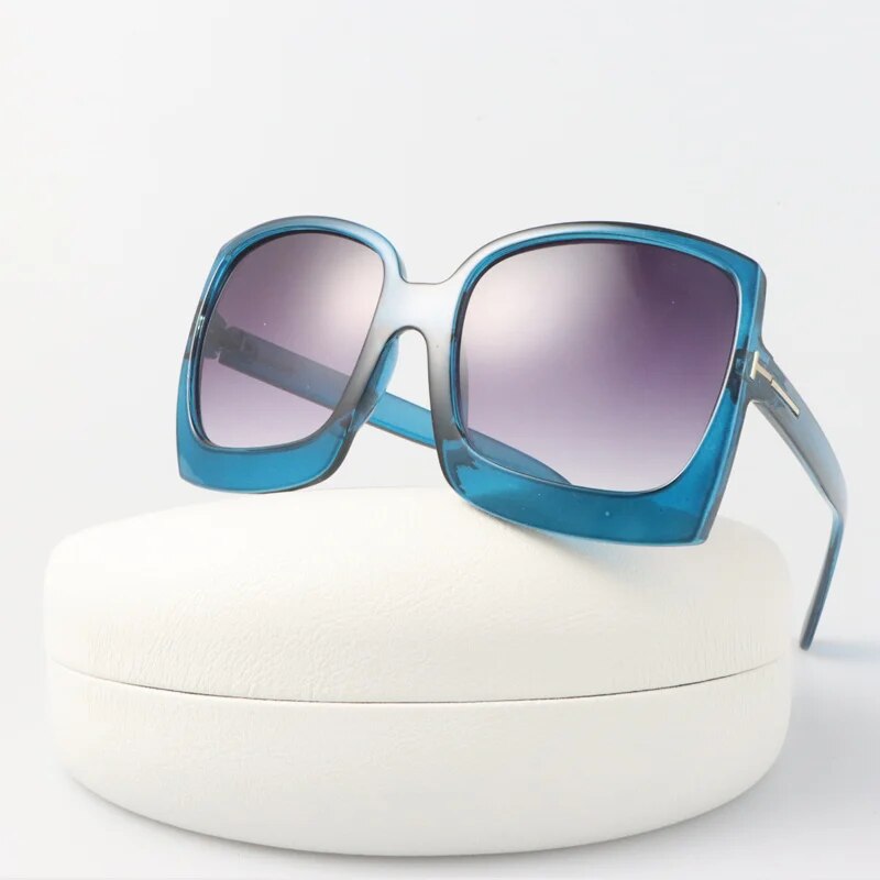 Embrace the allure of timeless fashion with our 2024 Vintage Oversized Sunglasses - JACKMARC.COM