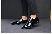 Load image into Gallery viewer, Shiny Black Antiwrinkle Shoes - JACKMARC.COM
